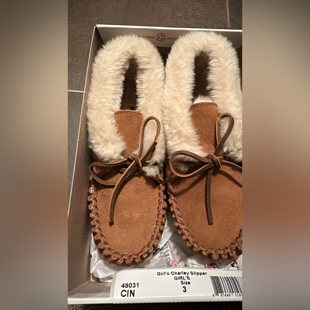 New Minnetonka moccasin Sherpa slipper